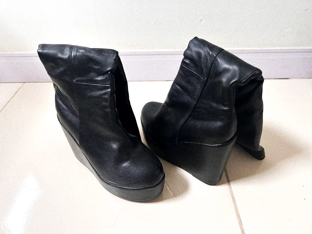 BOTA PLATAFORMA PRETA
