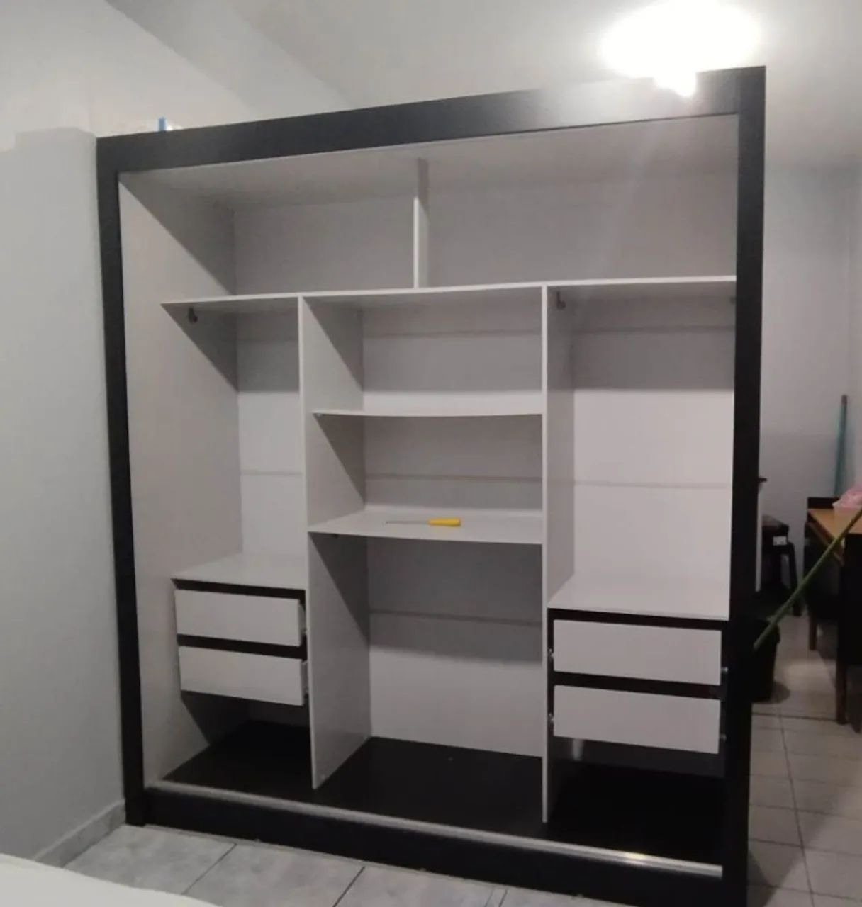 Guarda roupas com espelho  - Foto 4
