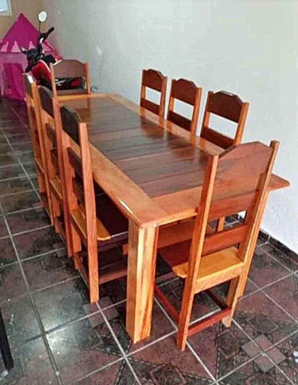 VENDO MESA DE MADEIRA COM 8 CADEIRAS  - Foto 3
