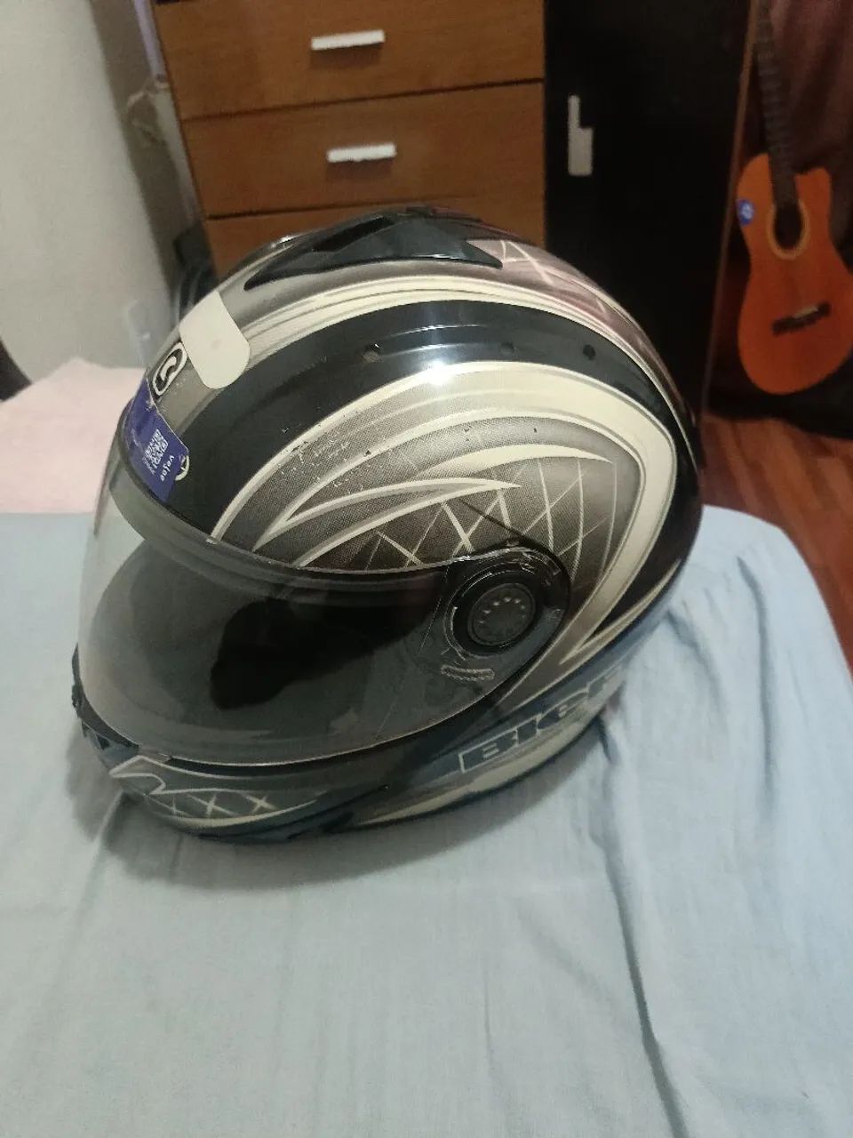 Capacete Bieffe 58 e par de luvas - Foto 3