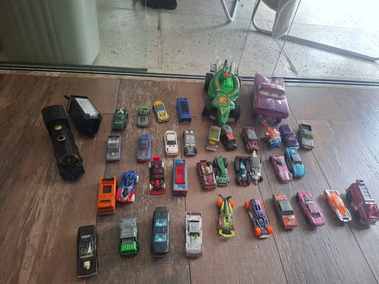 Carrinhos hotwheels e pista