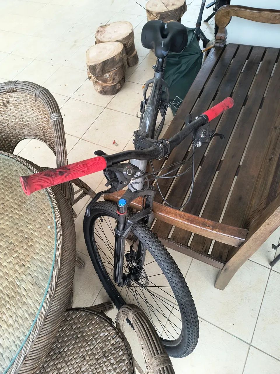 Bicicleta aro 29 semi nova c upgrade  - Foto 3