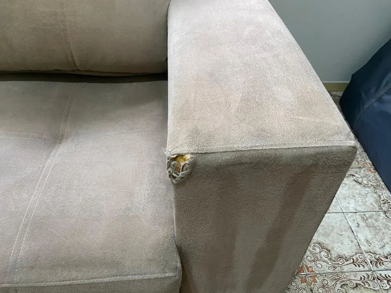 Sofá Retrátil Bege - R$ 400,00 - Foto 2