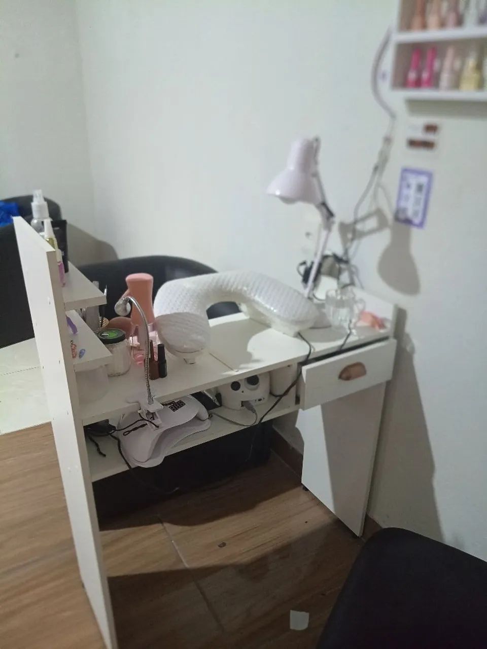 Vendo mesa de manicure 