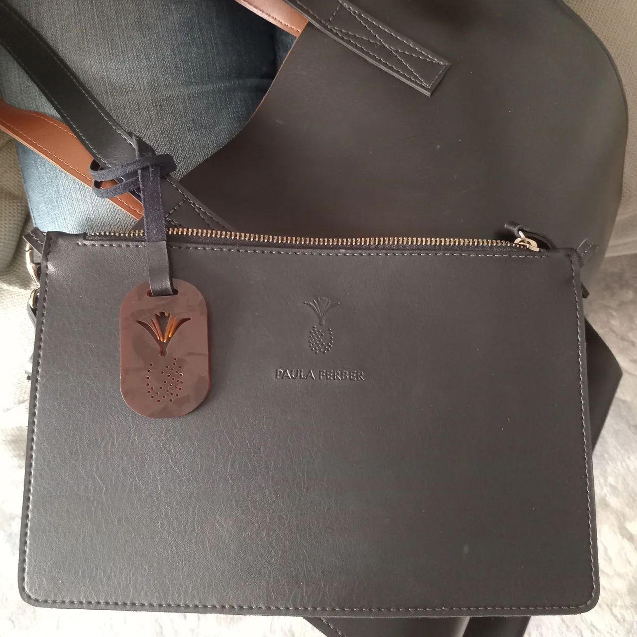 Bolsa Paula Ferber, marrom e preta - Foto 4