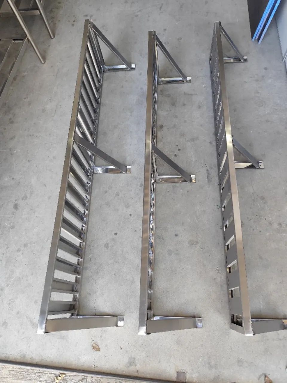 Prateleira inox gradeada 1,10 m suspensa 