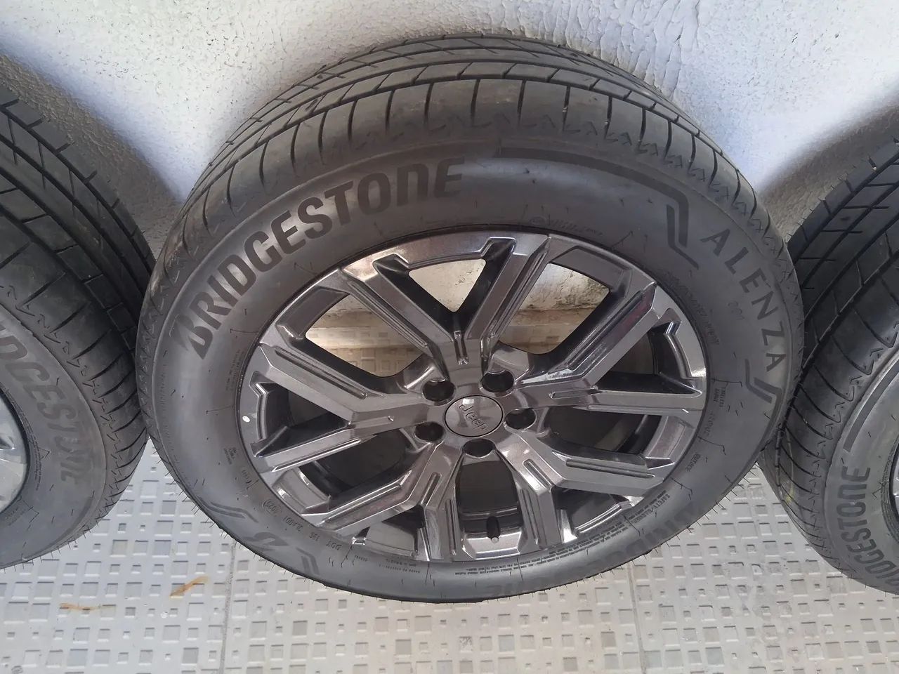 Roda Jeep Compass Longitude T270 - Foto 2