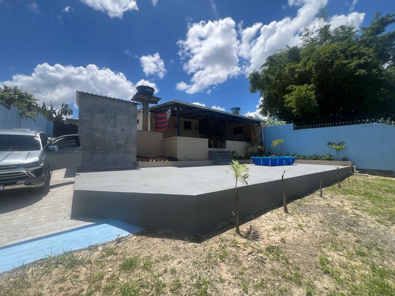 Vendo casa com muito terreno . 