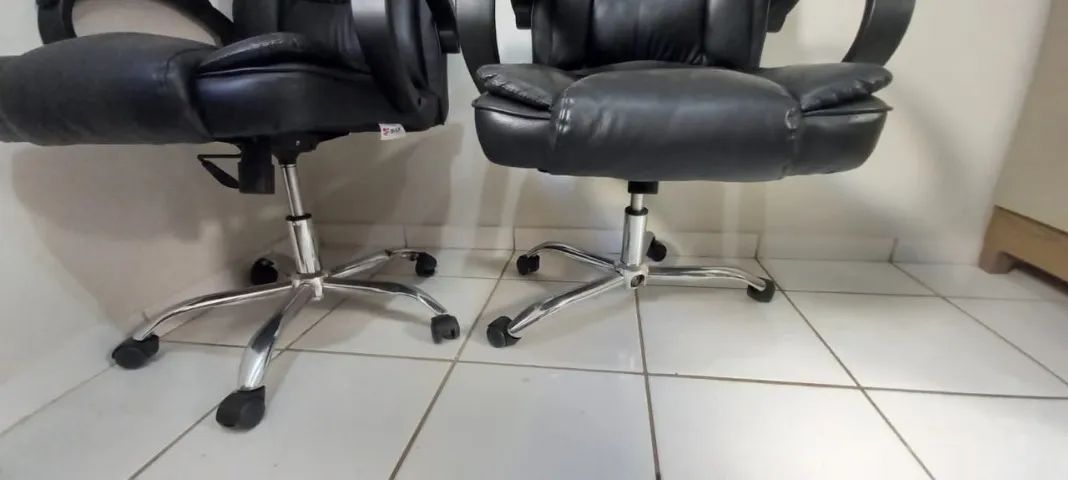 Cadeiras Giratórias / Precisa fazer reparo  - Foto 2