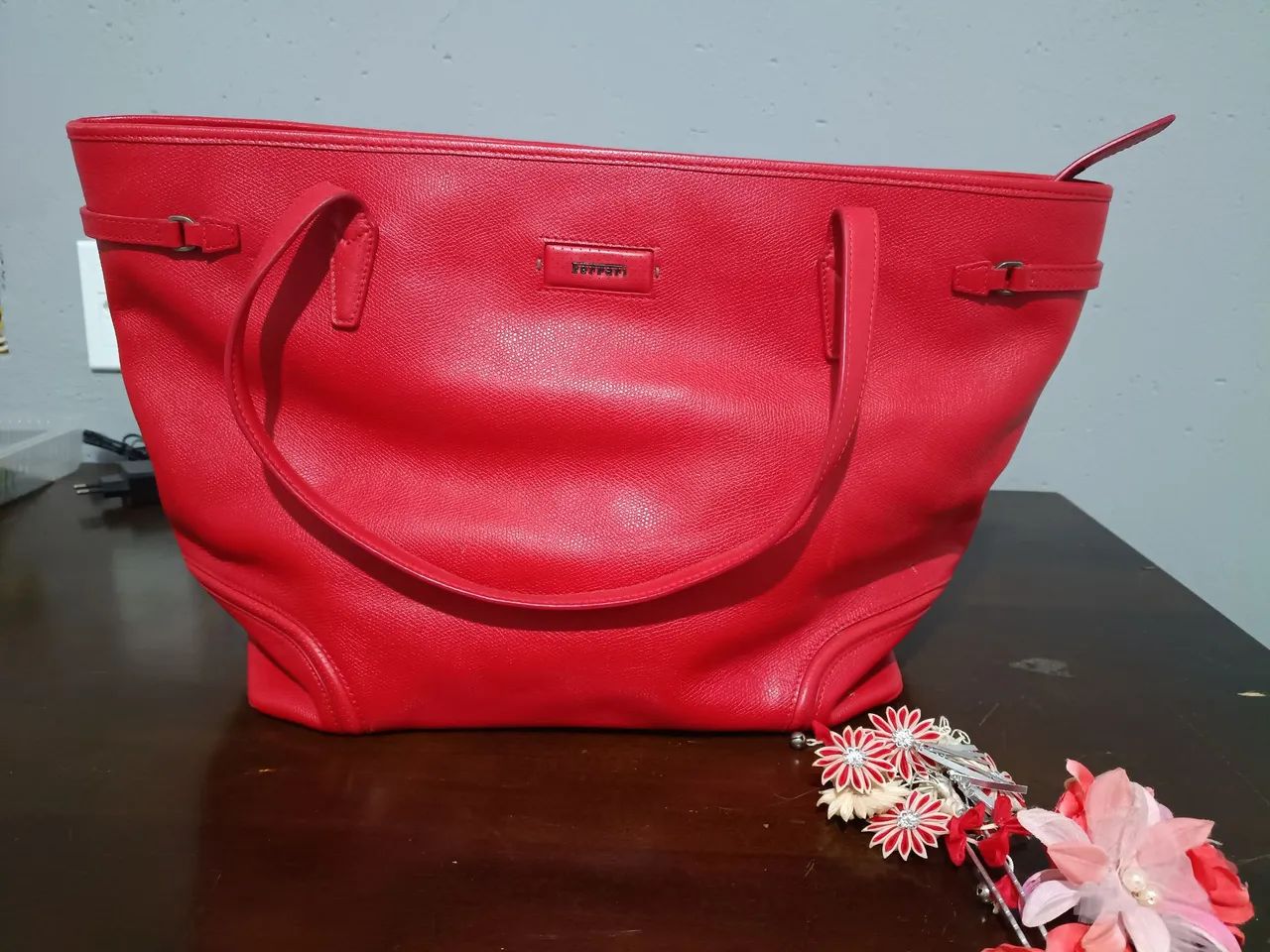 Bolsa Ferrari Vermelha Original - Grande, Elegante e Importada