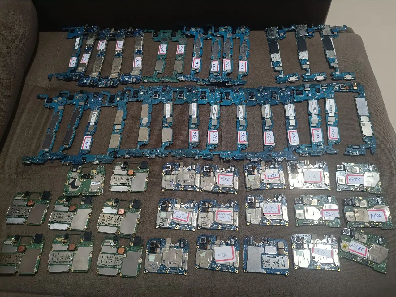 Lote de 50 placas mãe celular funcionando para técnicos 