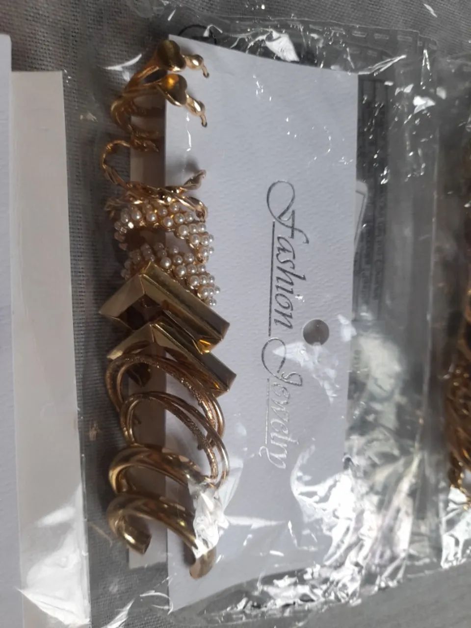 Conjunto com 18 pares de brincos elegates - Foto 3