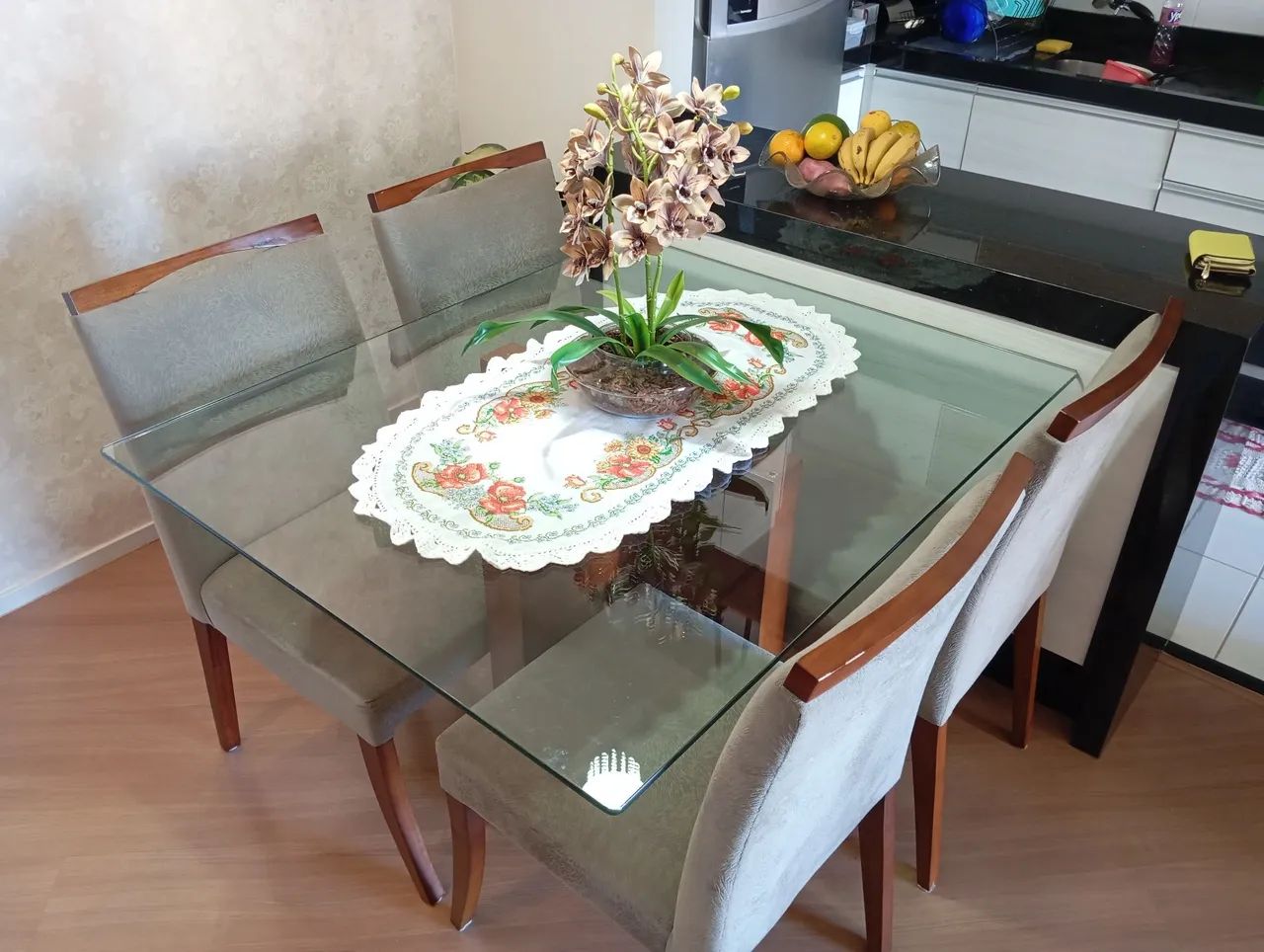 Mesa com 4 cadeiras 