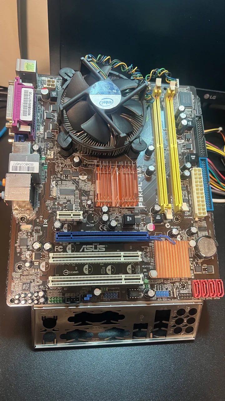 Kit PC Fliperama Multijogos P5KPL-Am Q8200 2GB - Foto 4