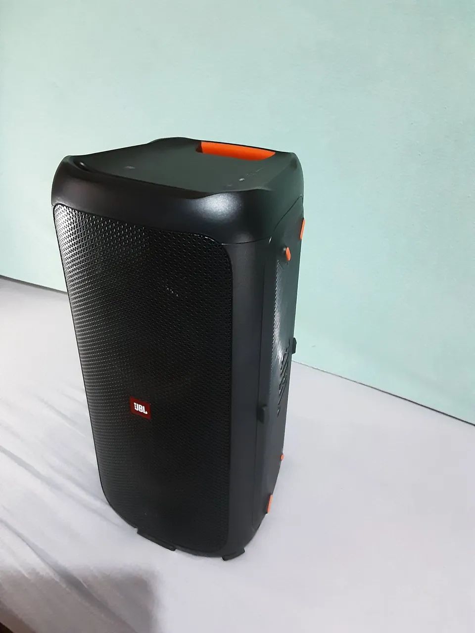 Caixa de Som JBl Partybox 100, excelente estado de conservação e funcionamento 