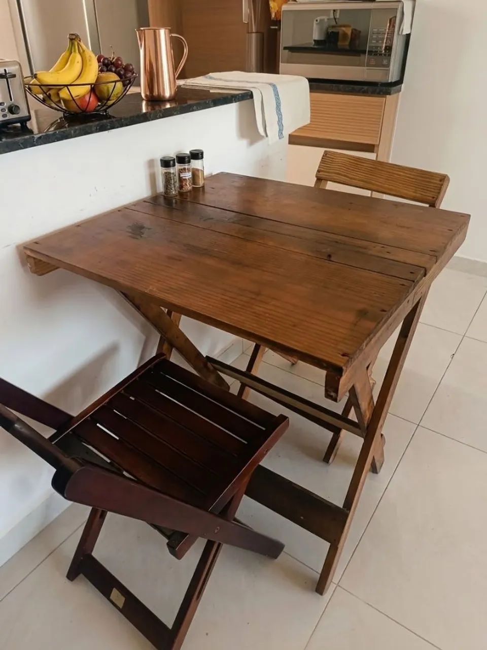 Mesa e cadeiras de madeira palet.  - Foto 2