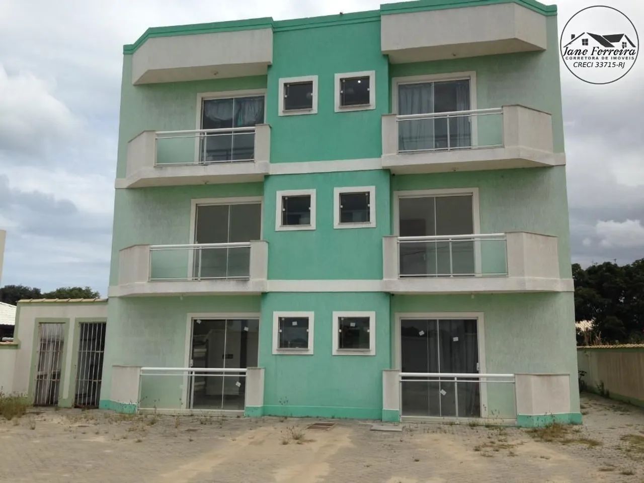 Apartamento - quintal -2 quartos sendo uma suite