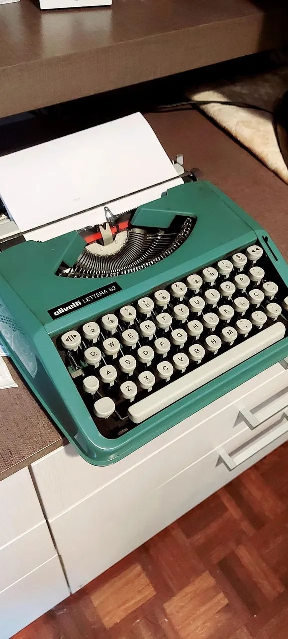 Máquina de escrever Olivetti Lettera 82 