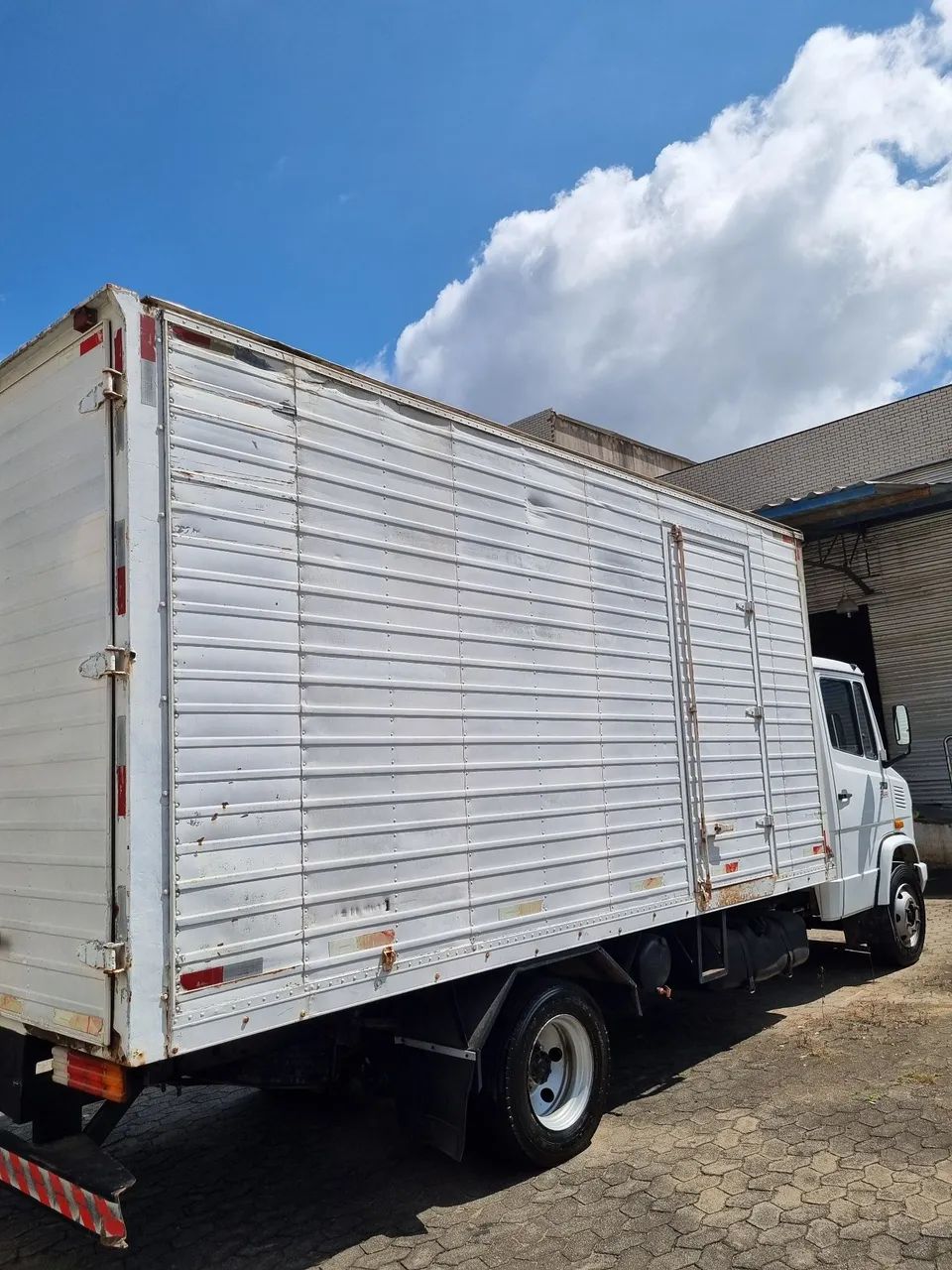 710 plus baú refrigerado - Foto 4