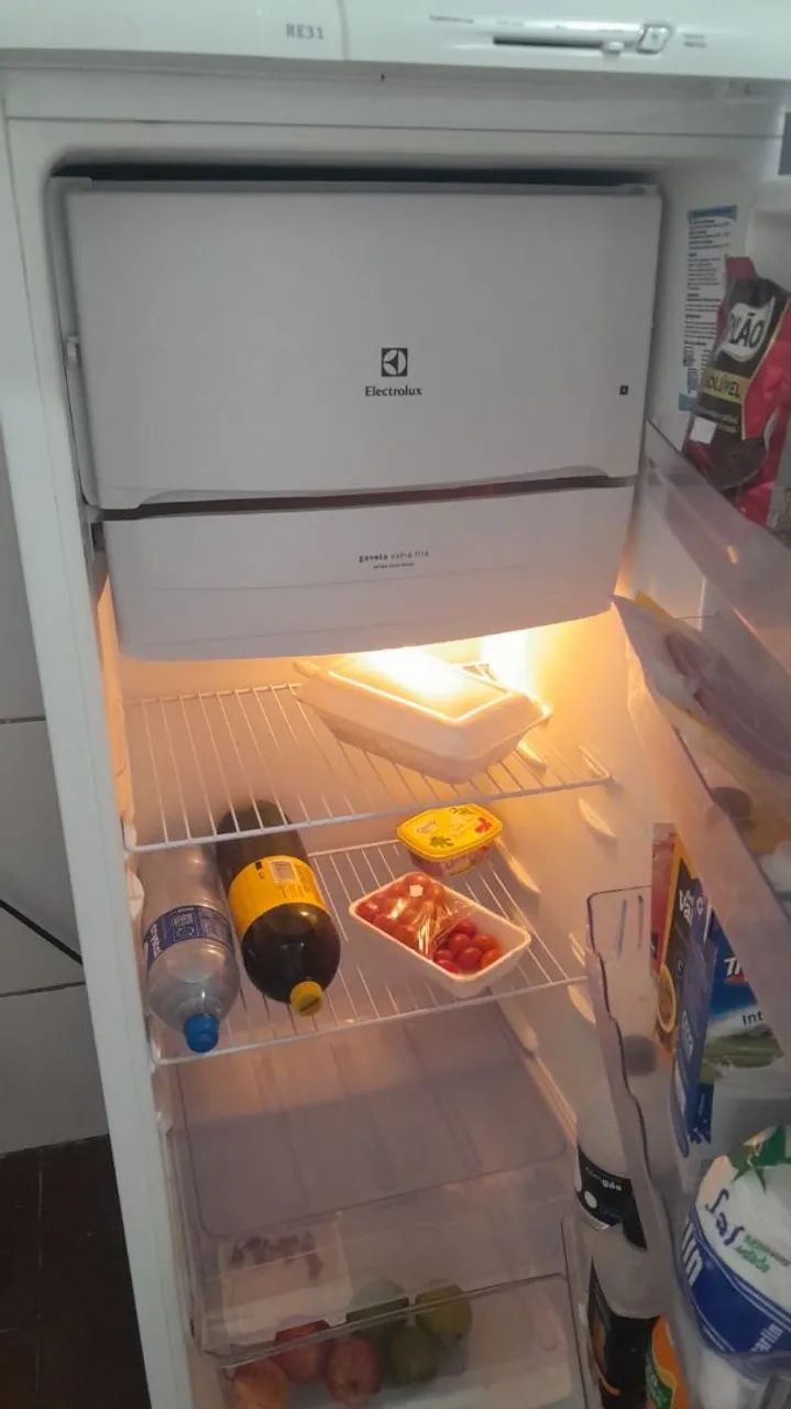 Vendo Geladeira 220W - Foto 3