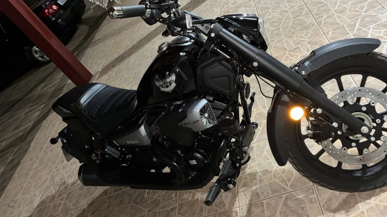 Titanium 250 - Custom (1.800km)  - Foto 4