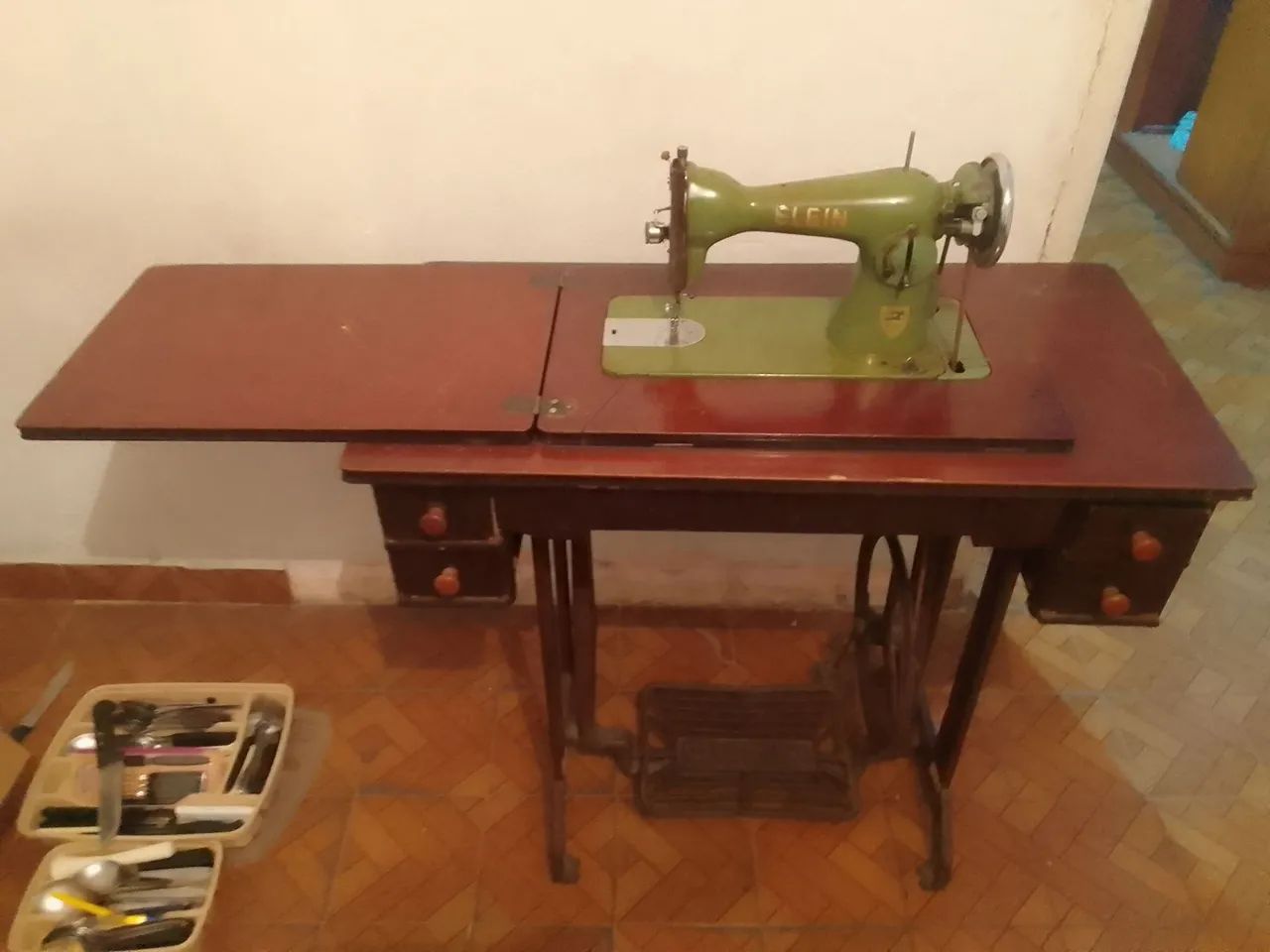 Maquina costura elgin antiga 