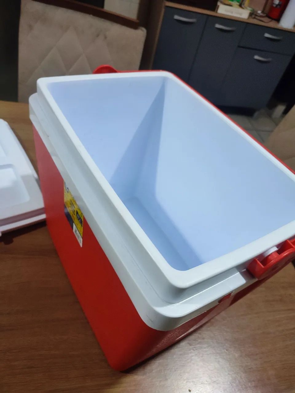 Caixa térmica Bel 28 litros cooler  - Foto 4