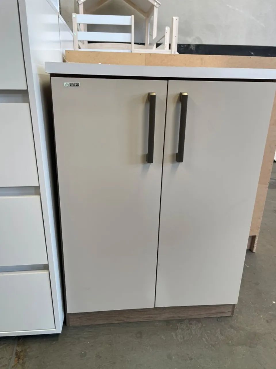 CÔMODA COMPACTA PARA QUARTO R$ 250,00