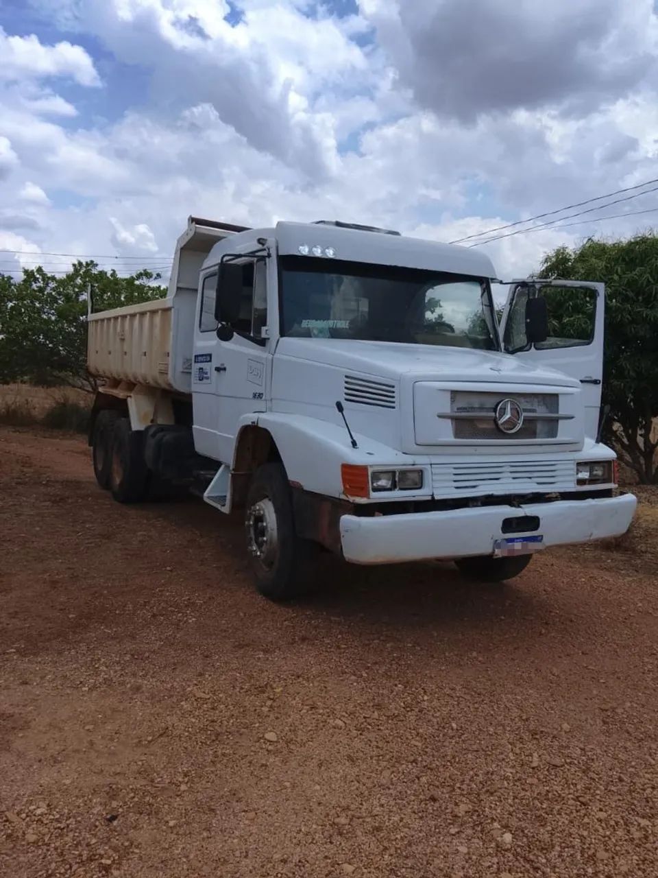 Caminhão caçamba basculante M. Benz/LS 1630