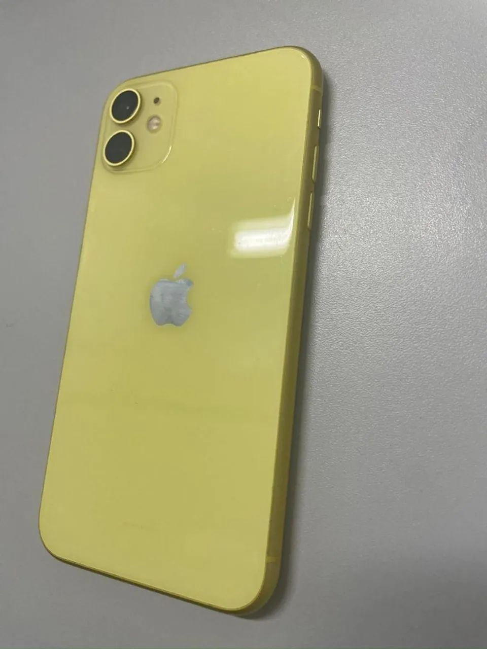 Iphone 11 64 Gb amarelo - estado impecável - Celulares e