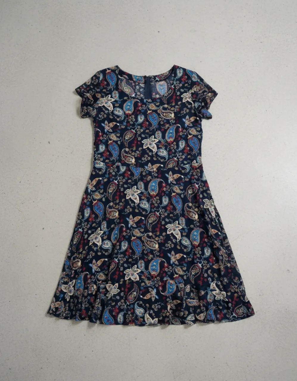 Vestido de Estampa Colorida - Foto 2