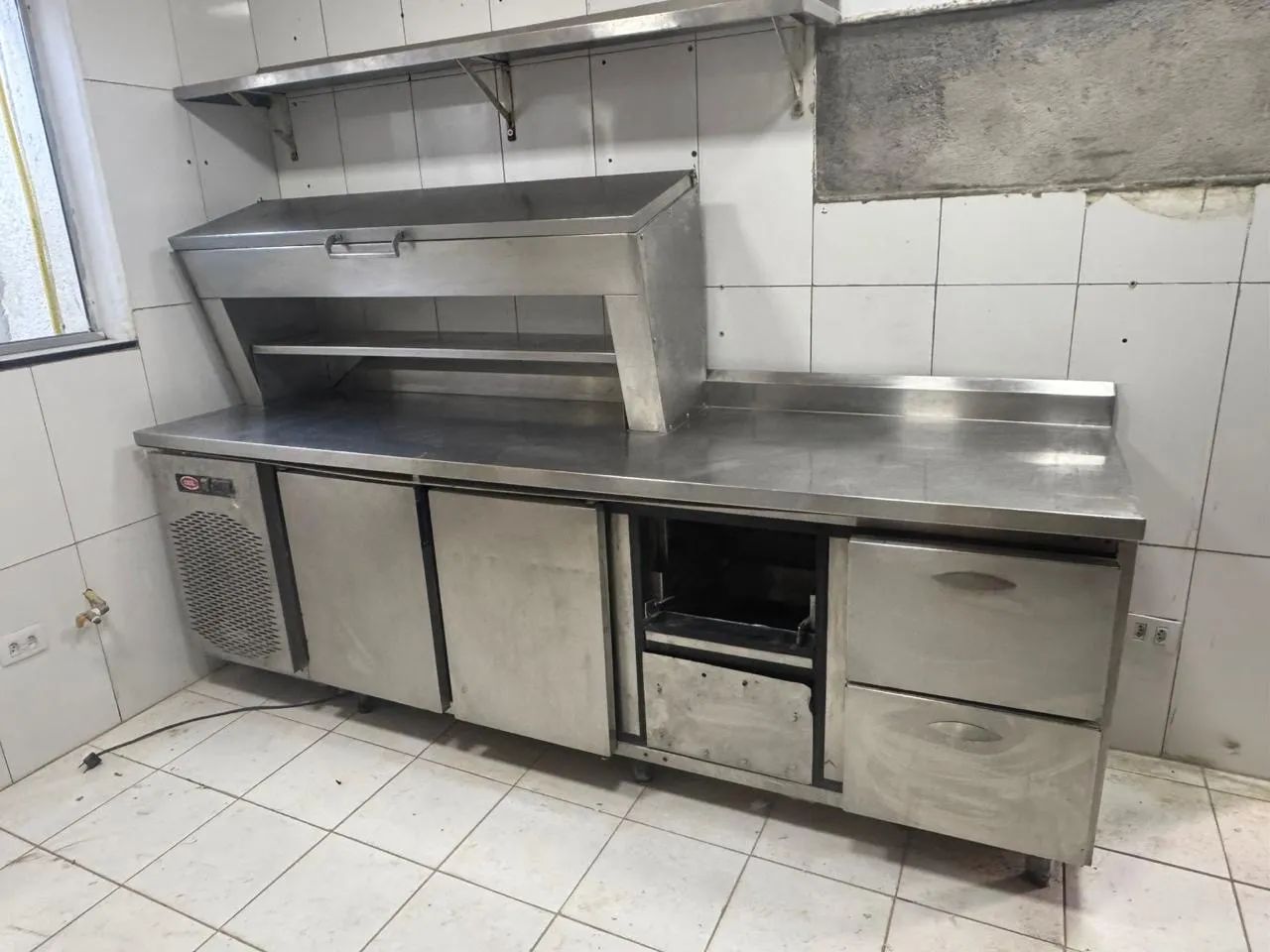 BALCÃO REFRIGERADO COM CONDIMENTADORA COZIL 