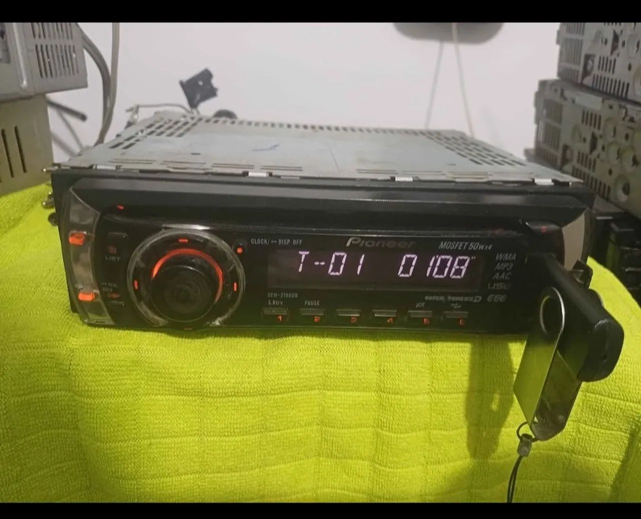Pioneer Deh 2180ub ( COM BLUETOOTH NO AUXILIAR)