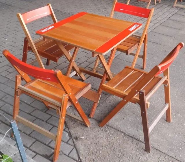 Conjunto de Mesa e Cadeiras Dobráveis em Madeira
