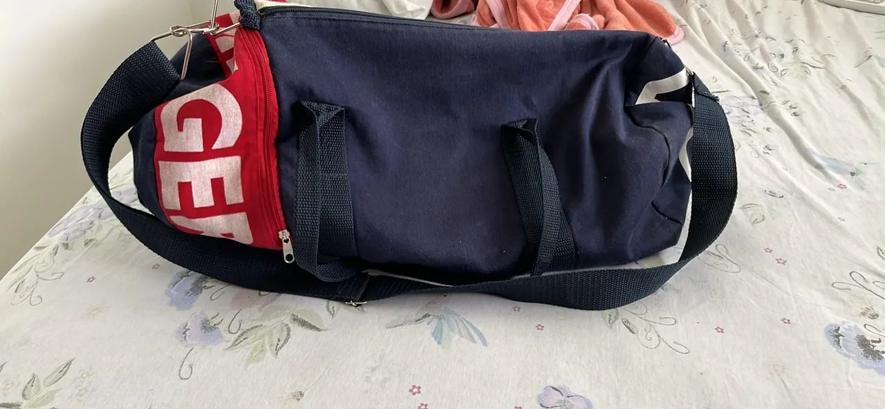Mala de Viagem e Academia Tommy Hilfiger Duffel Bag - Azul, Vermelha e Branca - Foto 2