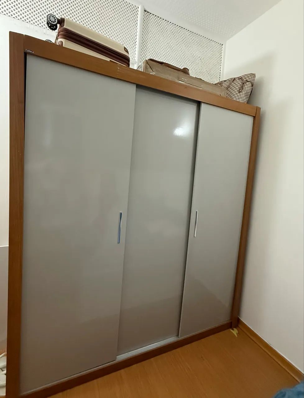 Guarda roupa porta de correr 