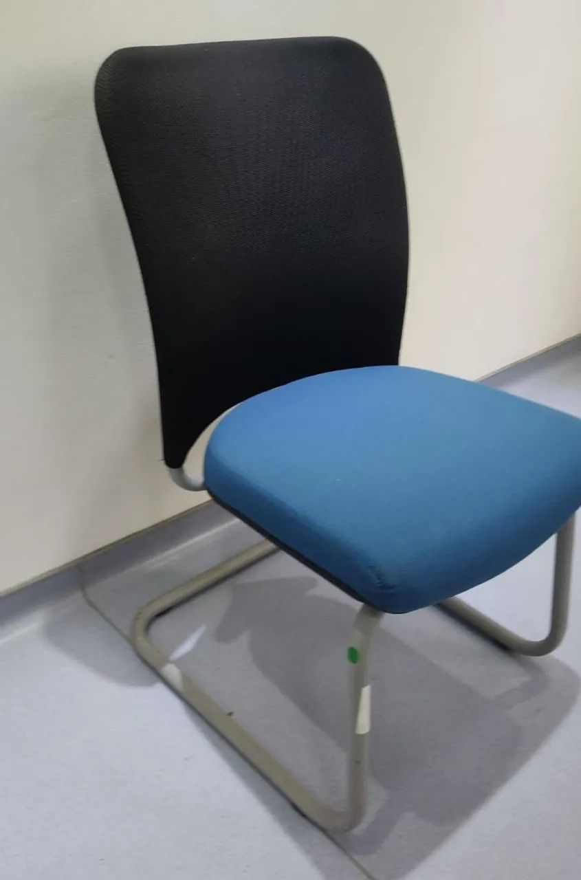 Cadeira fixa azul e preta Alberflex - Foto 2