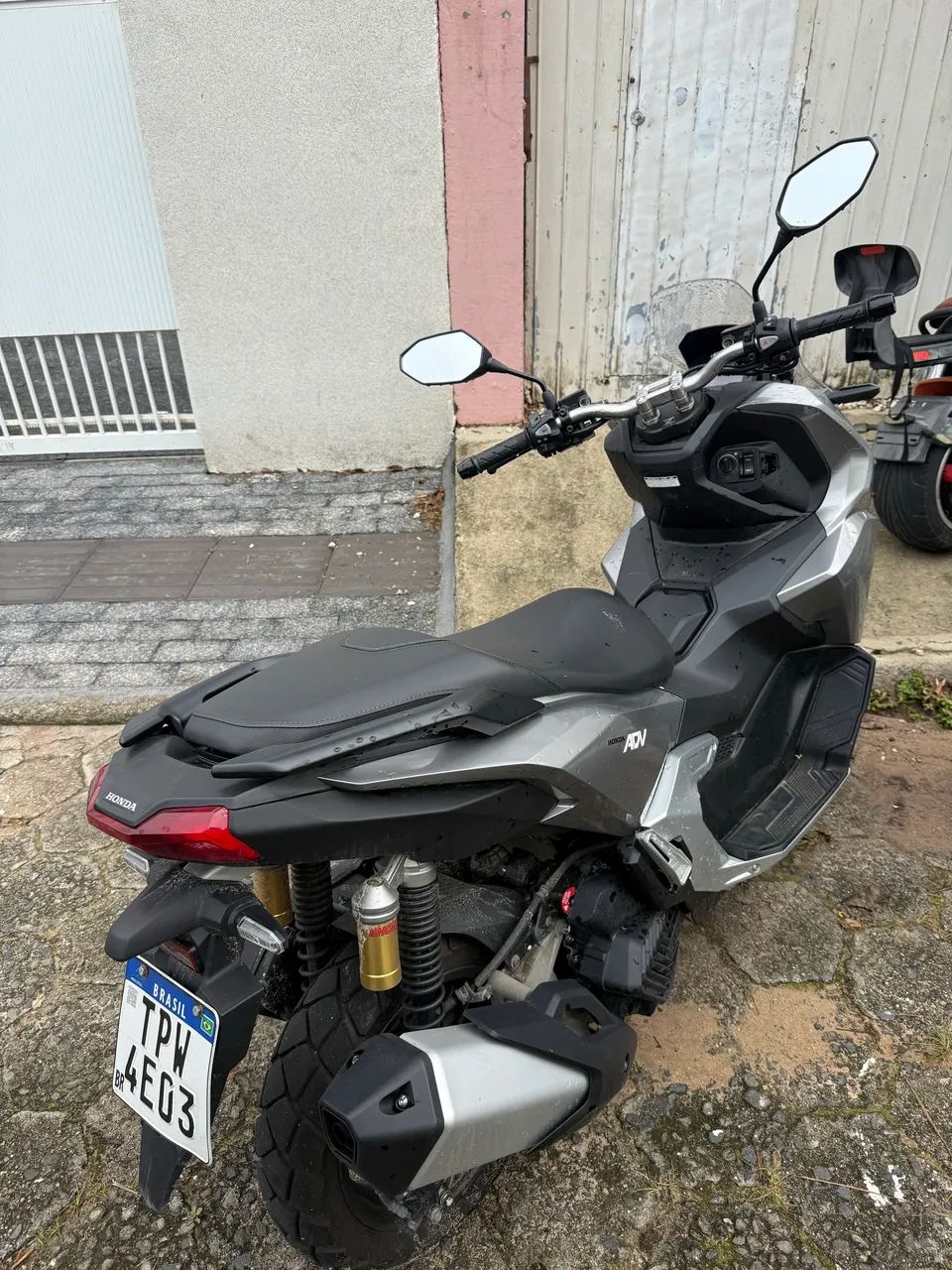 Honda ADV prata perfeita 