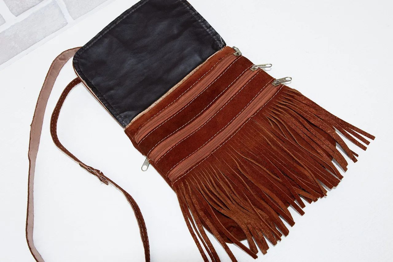 Bolsa pequena tiracolo marrom camurça - Foto 2