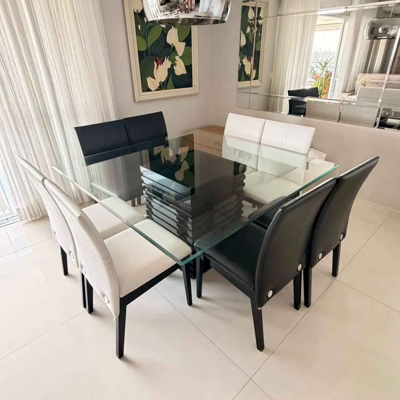 Mesa de jantar quadrada com 8 lugares