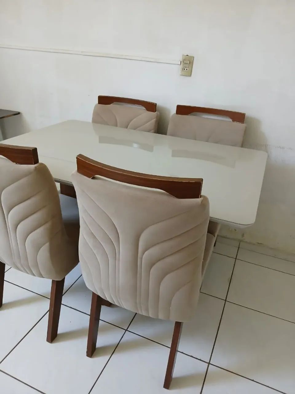 Mesa com 4 cadeiras bem conservado  - Foto 3