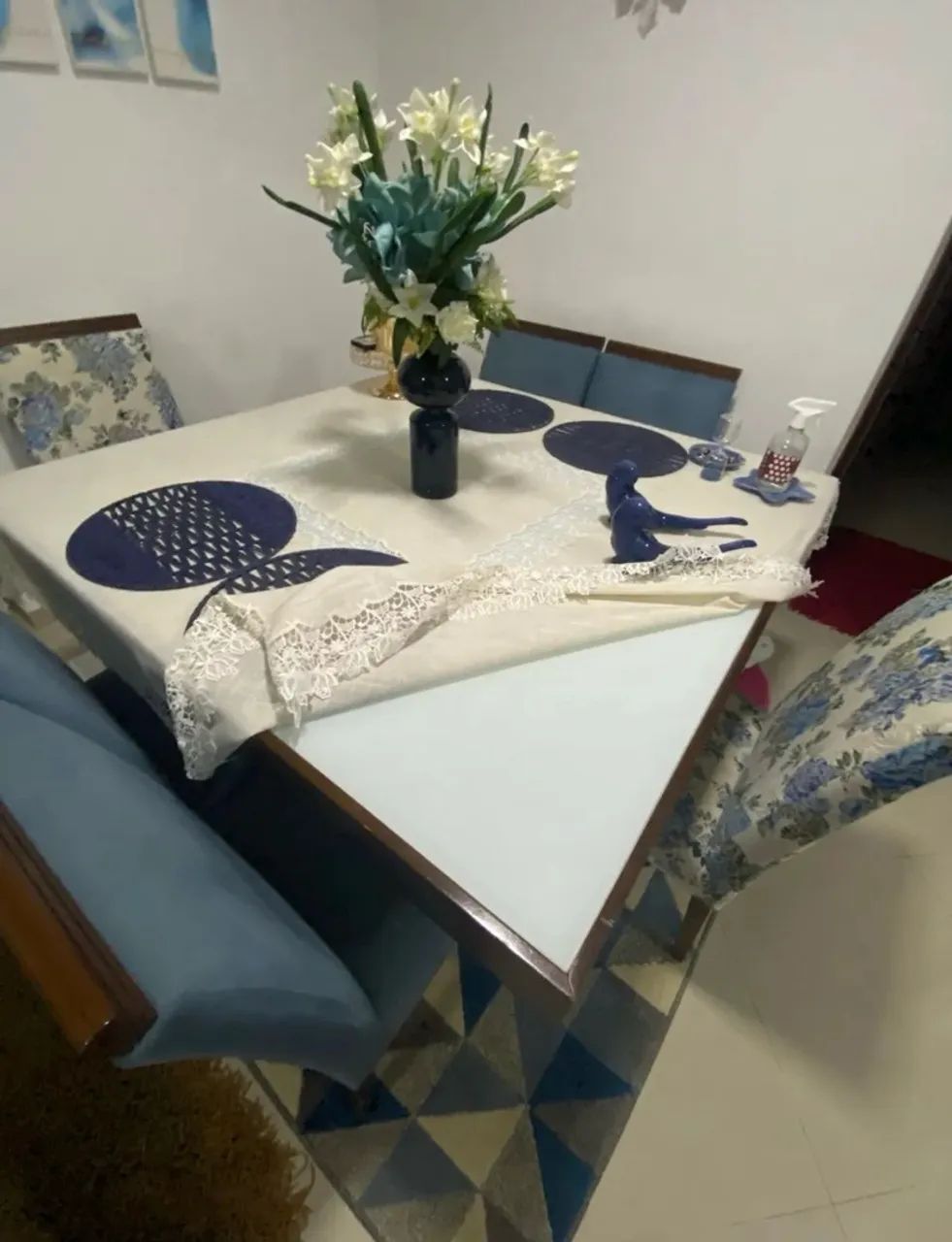 Mesa com cadeiras