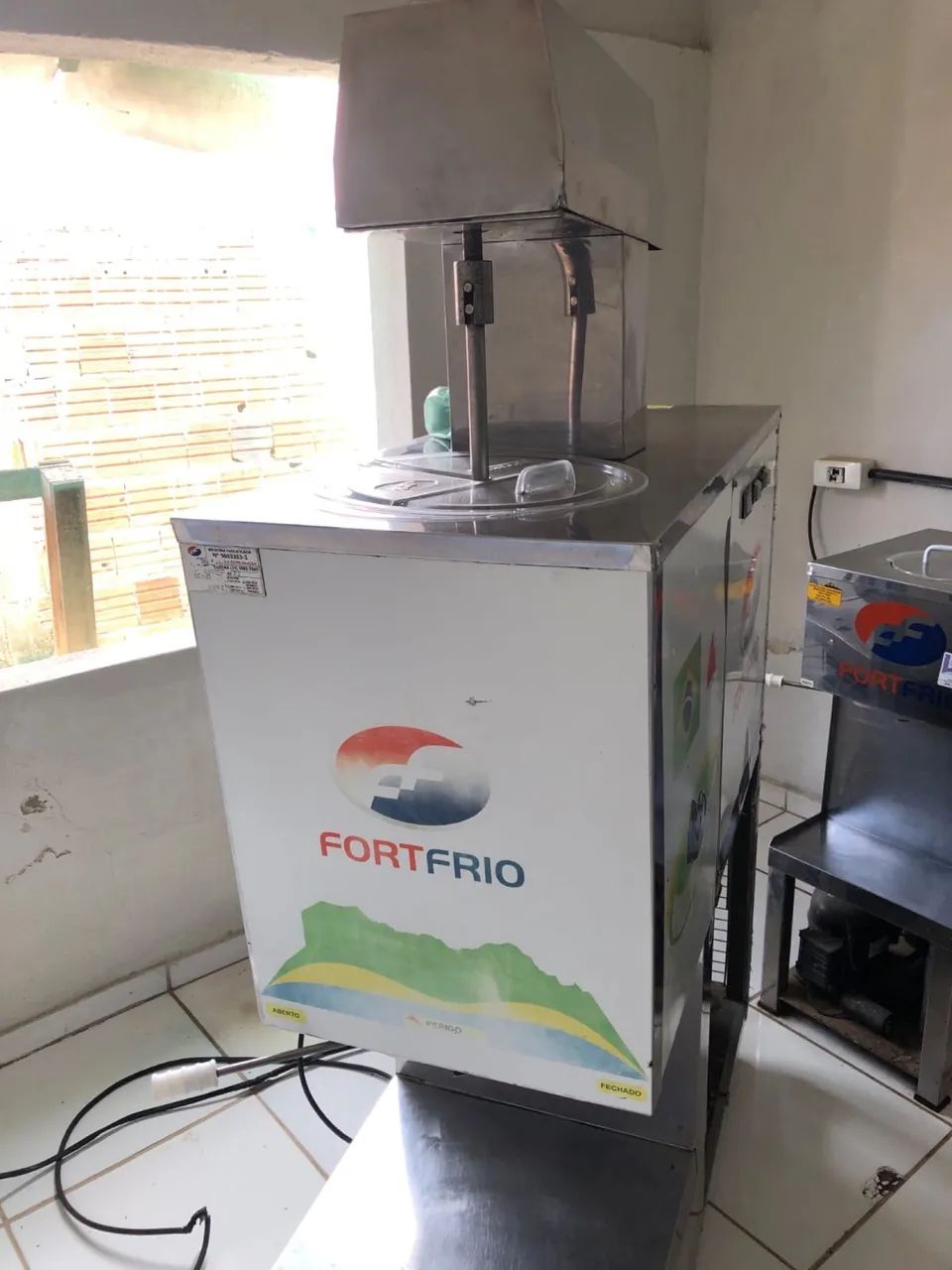 Vendo máquina de sorvete - Foto 2
