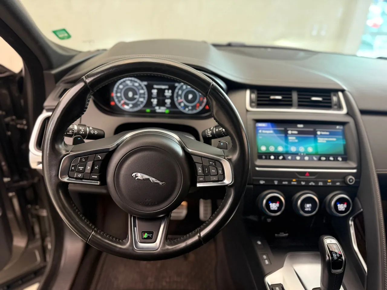 Jaguar E-Pace R-dynamic SE 2.0 AWD 300cv Aut. 2018 - Foto 5