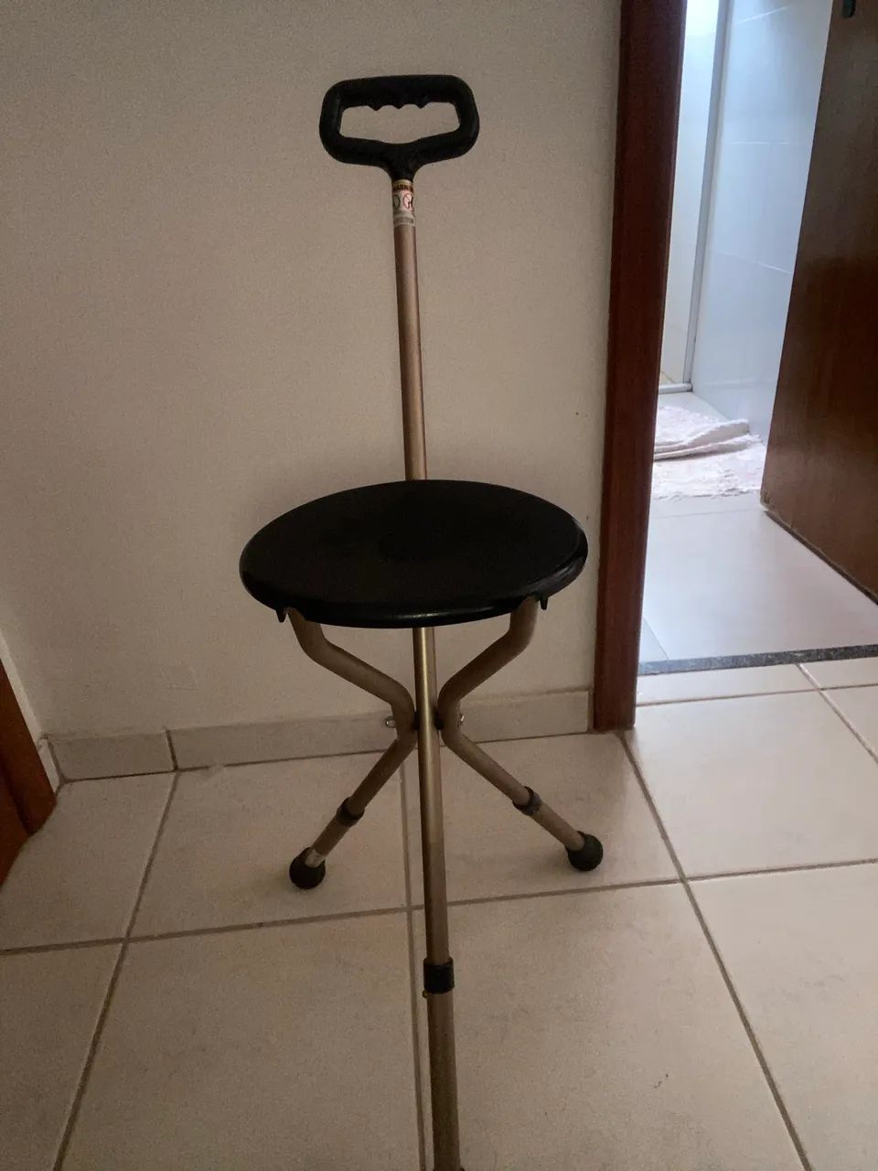 bengala de alumínio com assento dobrável, ideal para apoio e descanso - Foto 3