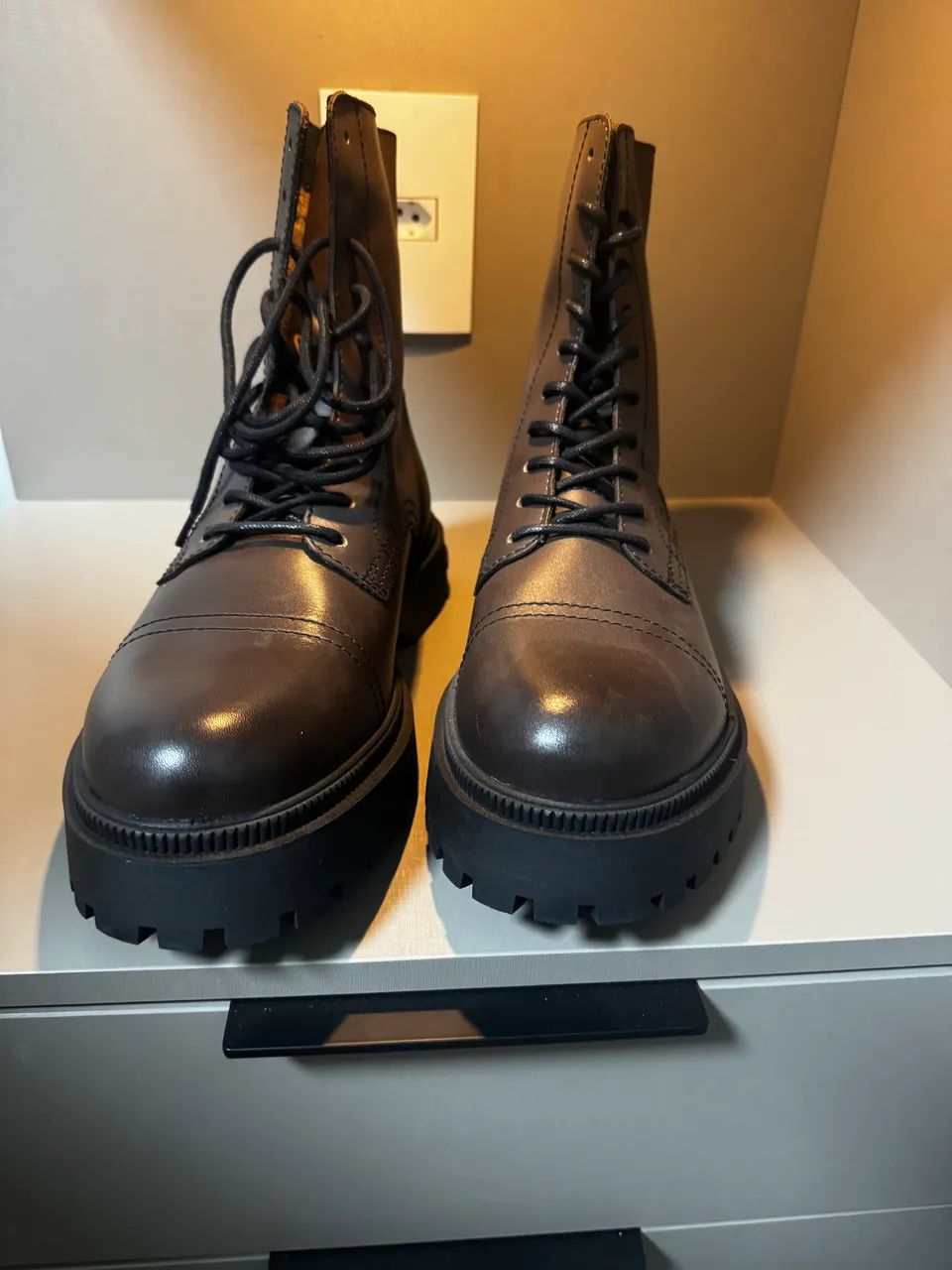 Bota Tommy nova tamanho 41BR - Foto 4