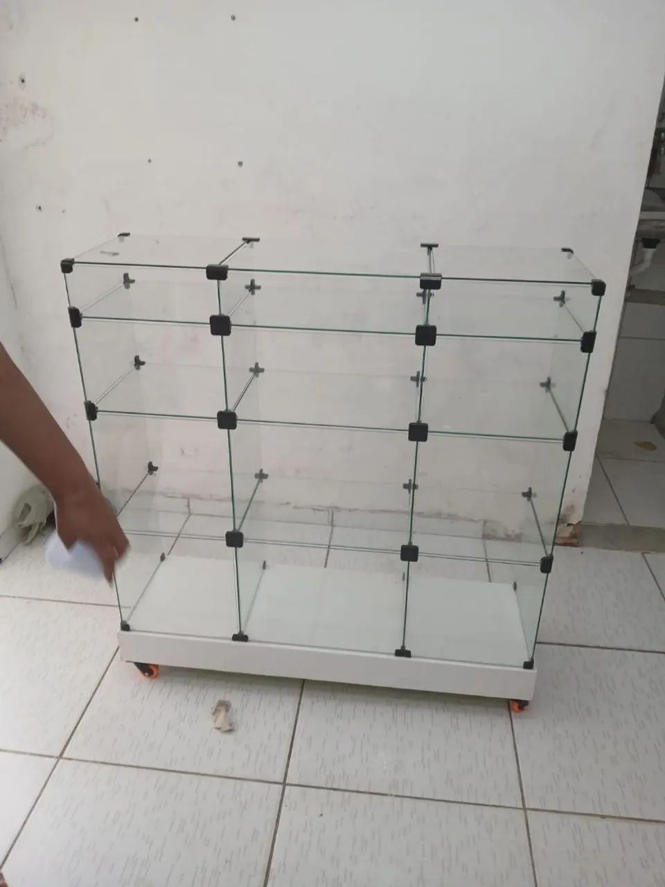 Vende-se um balcão  de vidro expositor de loja 