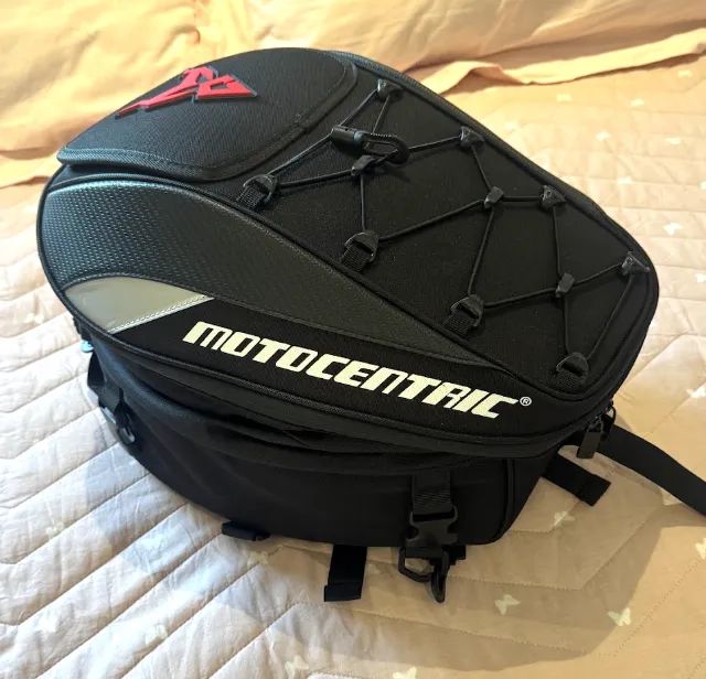 Mochila Baú Traseira Motocentric Expansível p/ Capacete + Capa de Chuva - Impecável - Foto 2