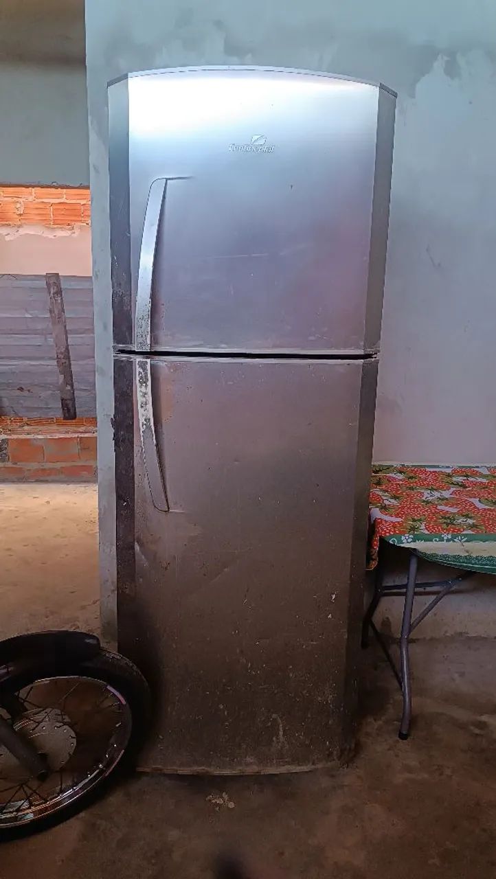 VENDO GELADEIRA com defeito