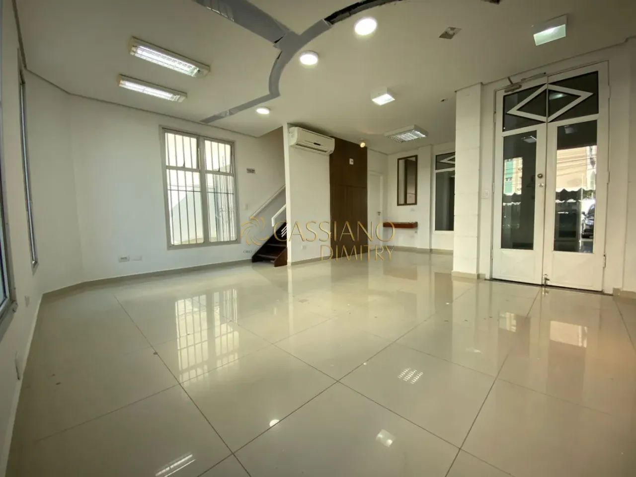 Loja comercial para venda e locação de 80m² | 02 banheiros e 06 vagas de garagem | Edifíci - Foto 3